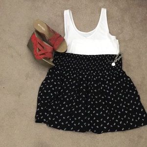 Black/white print skirt size XL NWOT